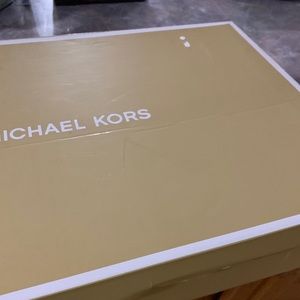 Michael Korrs rainboot box